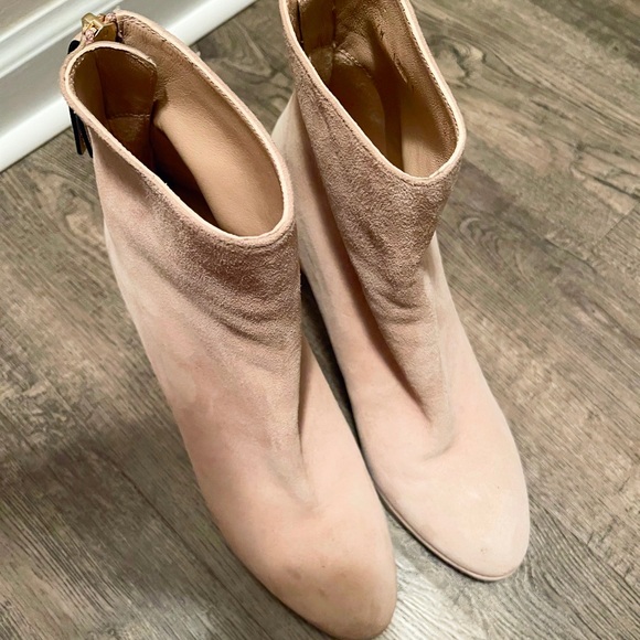 Stuart Weitzman
Pink Delphine Suede Boots/Booties - Picture 2 of 5